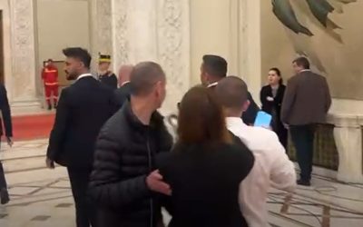 ofiter-de-presa-guvern-impinge-jurnalisti.jpg - JurnalUrban