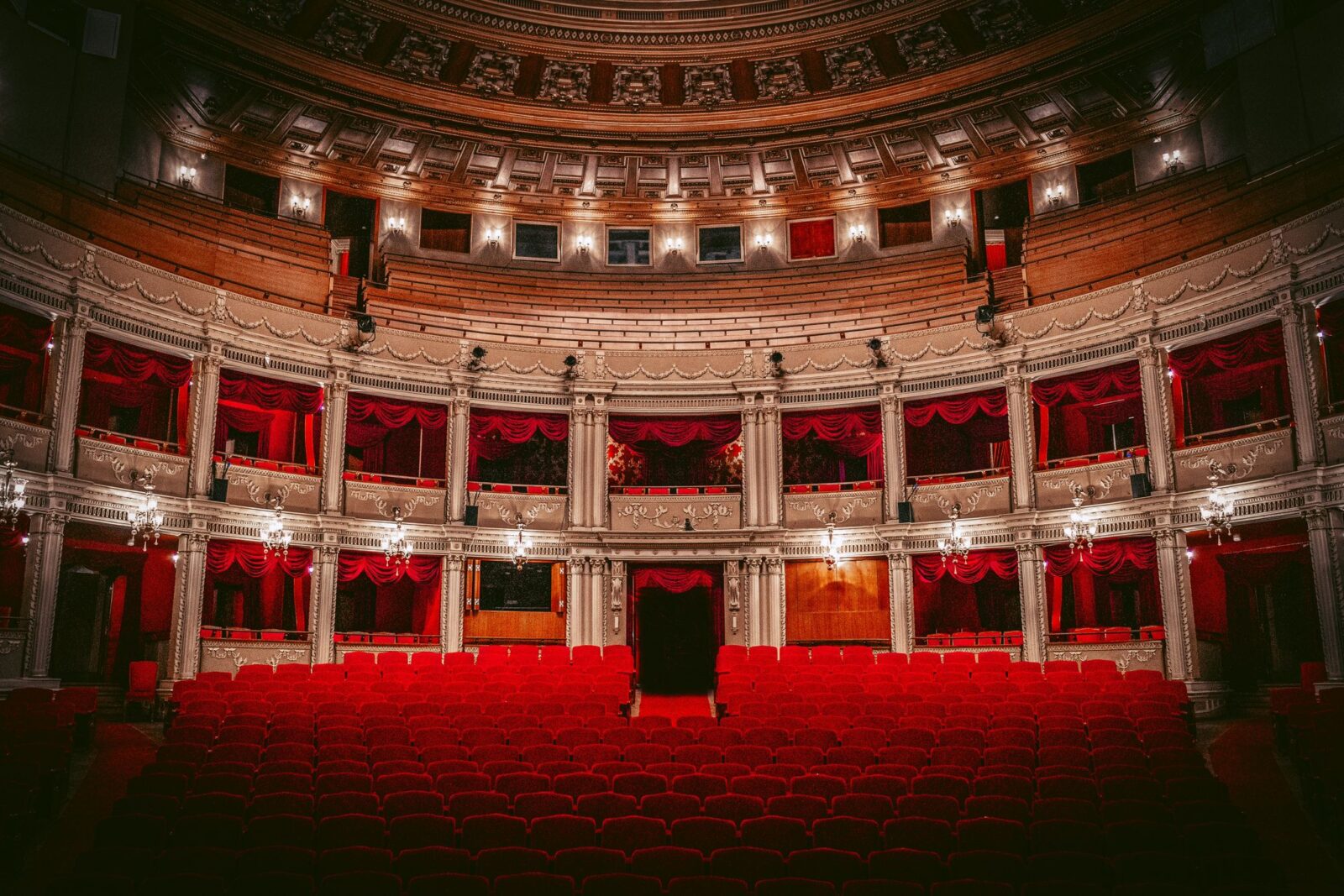 Ziua Culturii Naționale, sărbătorită pe 15 ianuarie, devine un prilej de a celebra patrimoniul și identitatea culturală a României printr-un eveniment de amploare la Opera Națională din Capitală