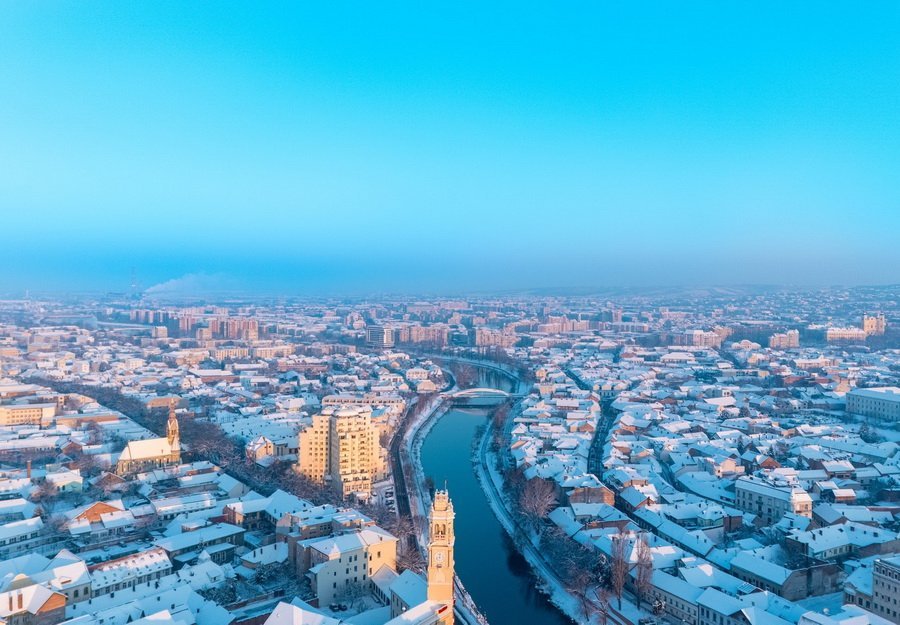 Orădenii încep anul cu impozite majorate: Plata taxelor locale devine simplificată Începând cu 15 ianuarie, cetățenii din Oradea pot achita taxele și impozitele locale pentru anul 2026, în contextul majorărilor semnificative adoptate de Consiliul Local