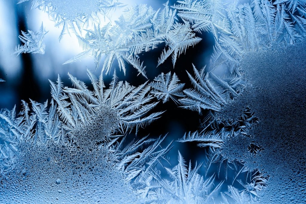 Temperaturi record la început de primăvară în România: Padeșul din Gorj, cea mai rece zonă a țării Dacă în general aprilie aduce temperaturi mai plăcute și o primă briză de cald, ziua de miercuri a fost una neobișnuit de rece pentru această perioadă a anului