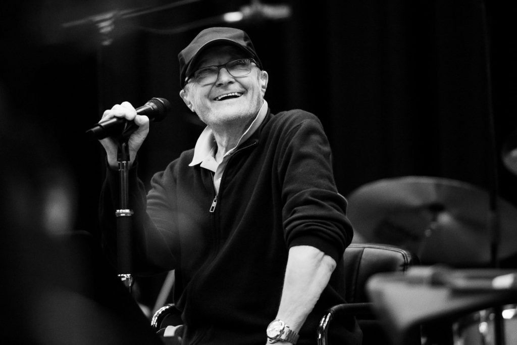 Phil Collins, legendă a rock-ului britanic și fost solist al formației Genesis, a făcut recent dezvăluiri despre starea sa de sănătate, ducând în prim-plan dificultățile cu care se confruntă în ultimele luni