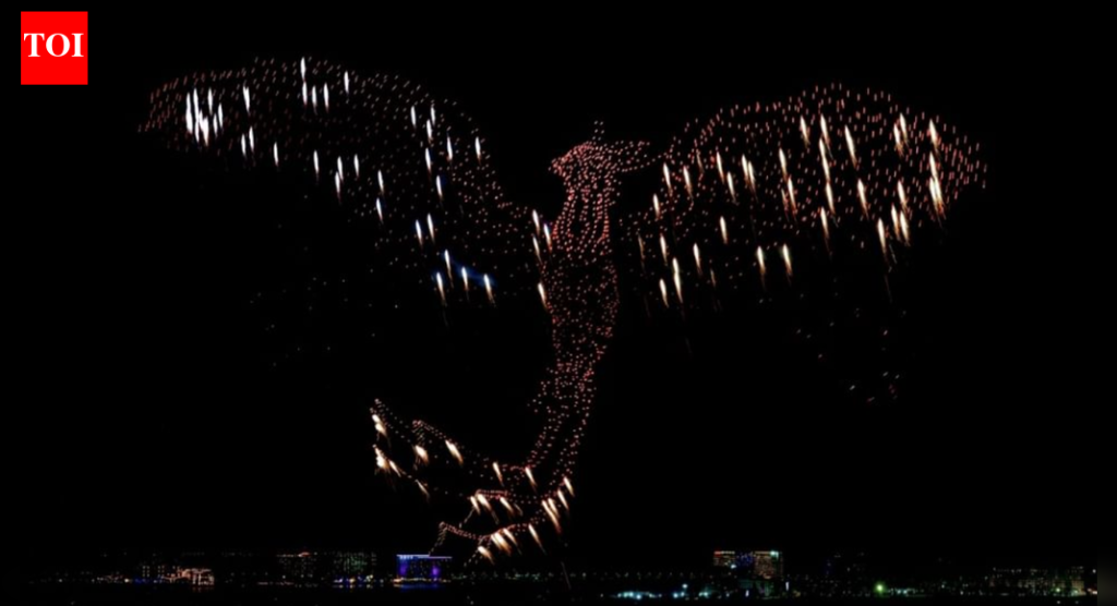 Ras Al Khaimah sparge gheața anului 2026 cu un spectacol de drone de neuitat Ras Al Khaimah a început anul 2026 într-un mod spectaculos, doborând un nou record mondial Guinness pentru cel mai mare spectacol aerian realizat cu drone