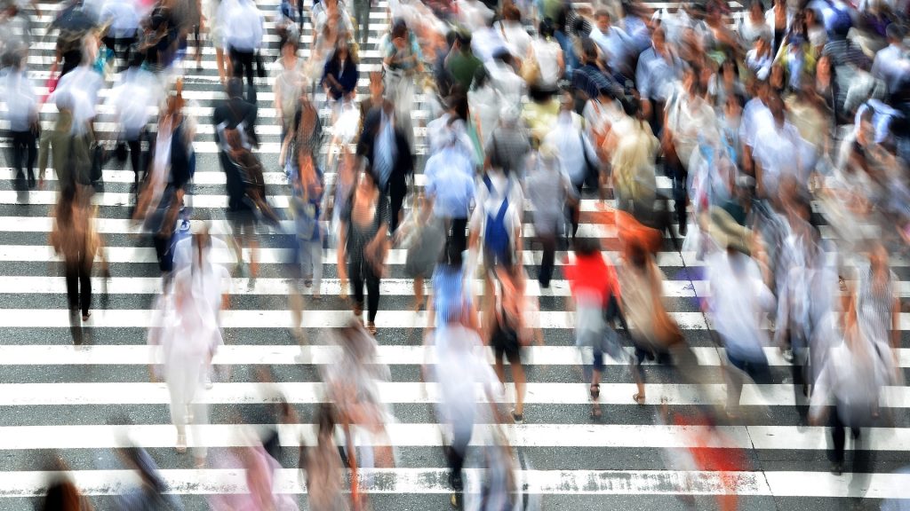 Dezbatere aprinsă în România: aproape 39% cred că aderarea la UE limitează suveranitatea națională, în timp ce 38% văd în această apartenență o șansă pentru creșterea nivelului de trai Un sondaj recent realizat de barometrul Informat.ro – INSCOP Research scoate la iveală o imagine complexă asupra percepției românilor față de integrarea europeană