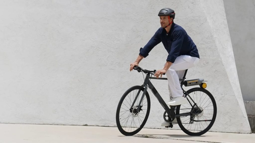 Transformarea unei biciclete clasice în una electrică a devenit, de-a lungul anilor, o alternative populară pentru cei care vor să reducă efortul de pedalare fără să investească în dotări costisitoare