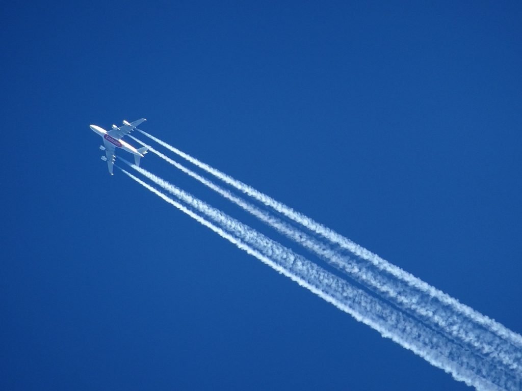 Iranul își redeschide spațiul aerian după o blocadă temporară, în contextul tensiunilor crescute cu Statele Unite Iranul și-a reluat joi dimineața traficul aerian internațional, încheind o perioadă de suspendare temporară a zborurilor care a stârnit îngrijorări și incertitudini în rândul companiilor aeriene și oficialilor din domeniul aviației mondiale