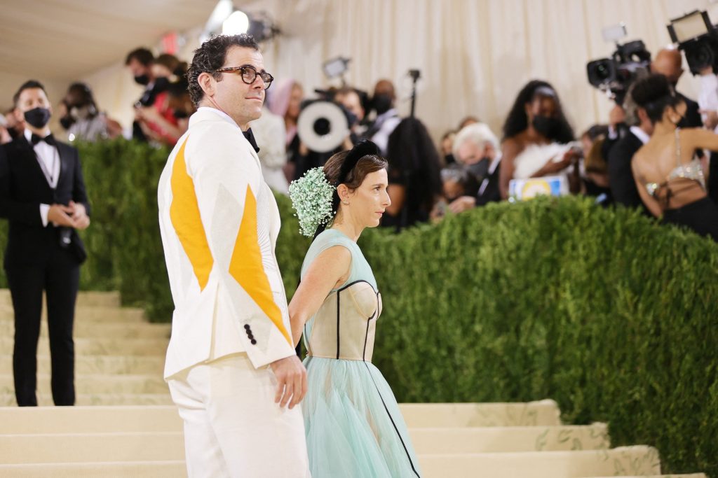 Instagram în derivă: CEO-ul face un apel la realism, în era AI Într-un moment în care tehnologia avansată transformă radical peisajul media, Adam Mosseri, CEO-ul Instagram, trag un semnal de alarmă asupra schimbărilor dramatice pe care platforma le resimte