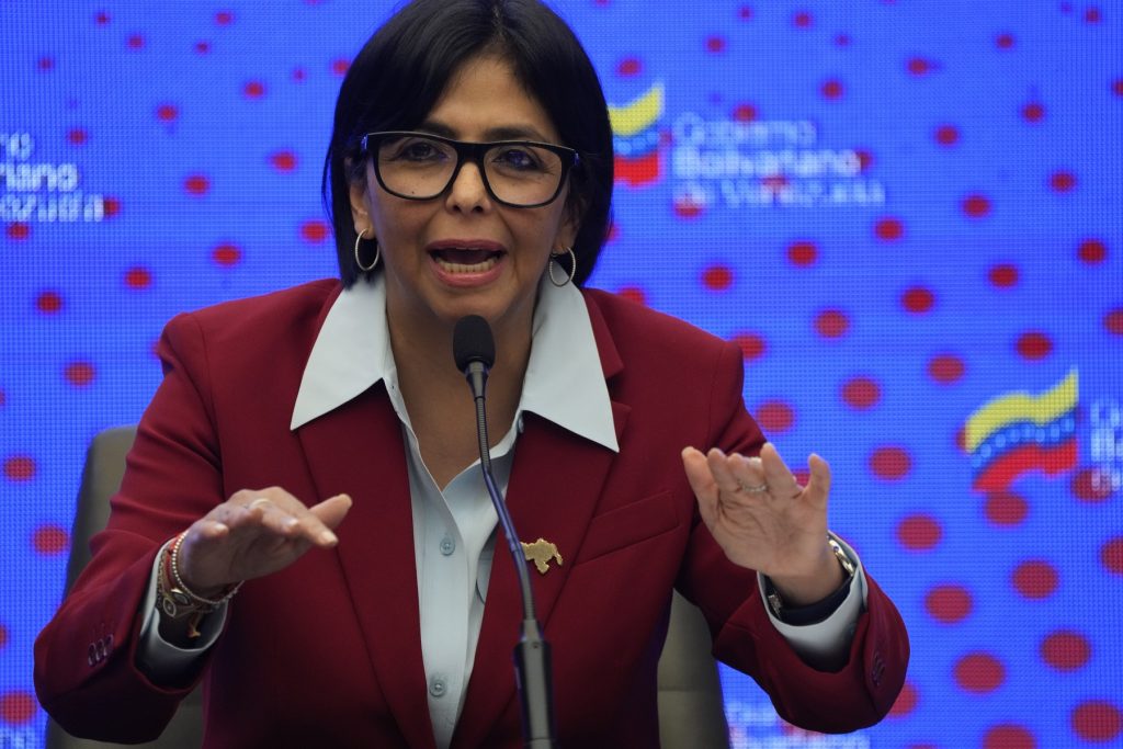 Venezuela intră într-o nouă etapă de instabilitate după capturarea lui Maduro și preluarea puterii de către vicepreședintă Capturarea președintelui venezuelan, Nicolas Maduro, în urma unei operațiuni spectaculoase desfășurate de forțele speciale americane, a produs un cutremur politic fără precedent în Republica Bolivar