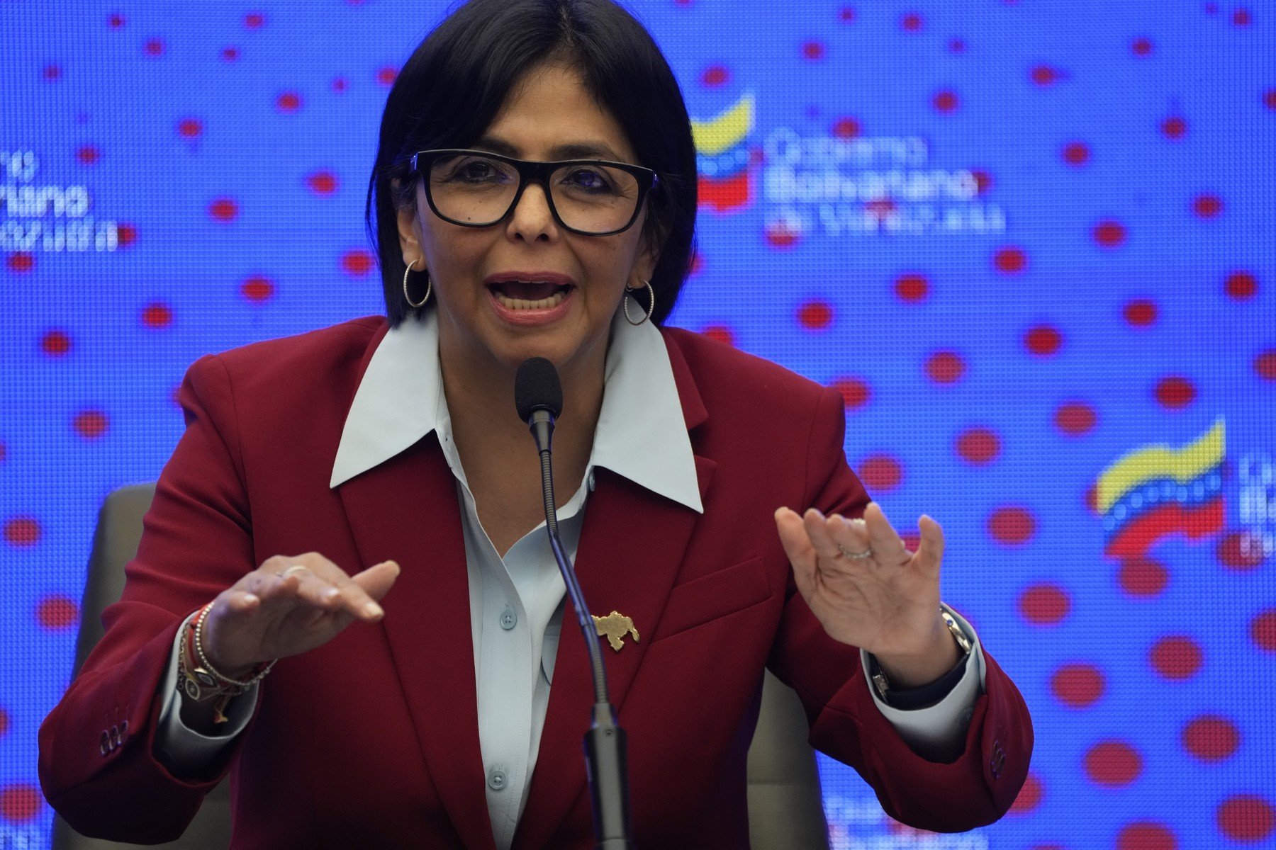 Venezuela intră într-o nouă etapă de instabilitate după capturarea lui Maduro și preluarea puterii de către vicepreședintă Capturarea președintelui venezuelan, Nicolas Maduro, în urma unei operațiuni spectaculoase desfășurate de forțele speciale americane, a produs un cutremur politic fără precedent în Republica Bolivar