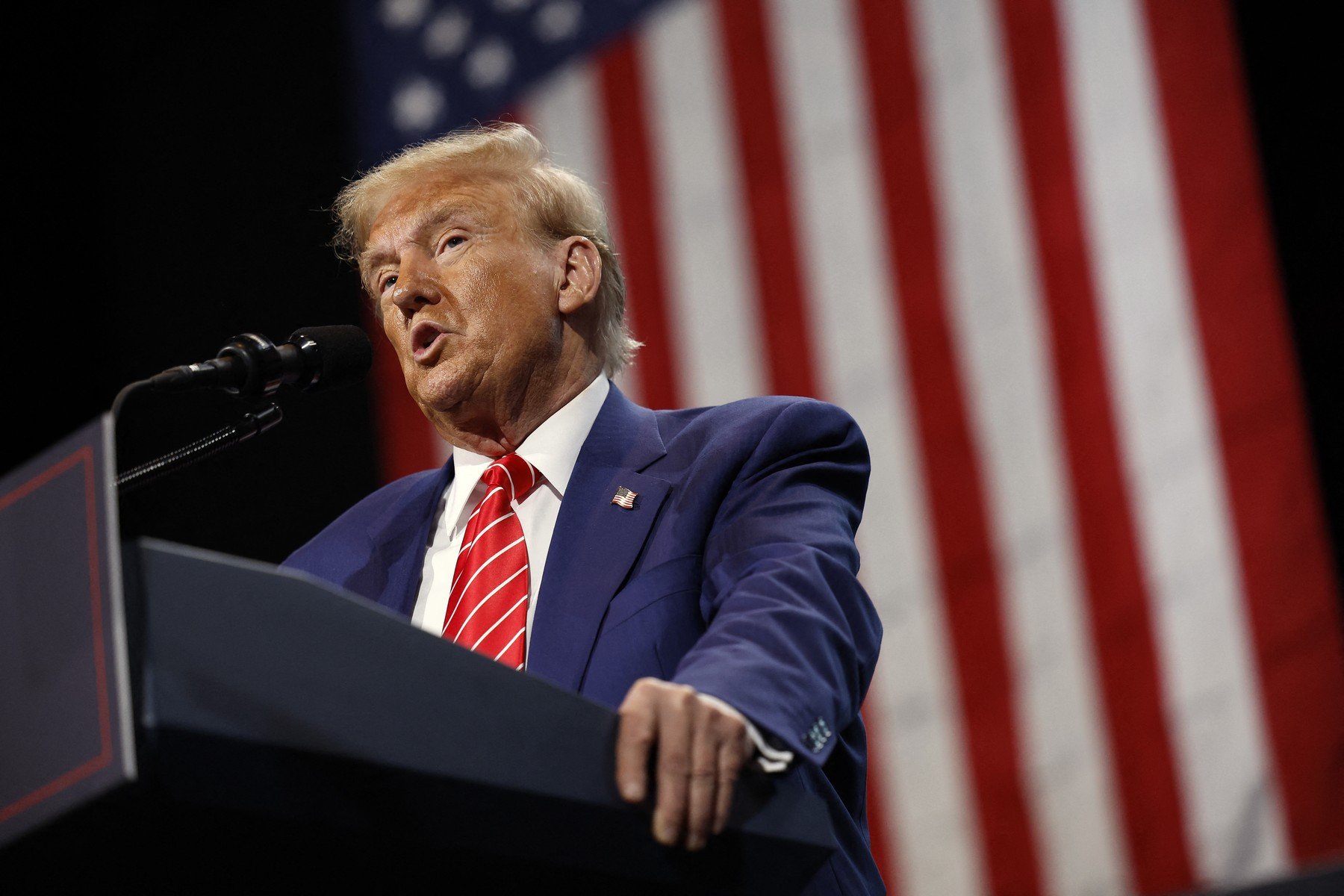 Donald Trump anunță o conferință de presă tensionată: evenimentele din Venezuela agravează criza internațională Președintele american Donald Trump urmează să țină o declarație de presă în după-amiaza zilei de astăzi, pe fondul tumultului politic și militar din Venezuela