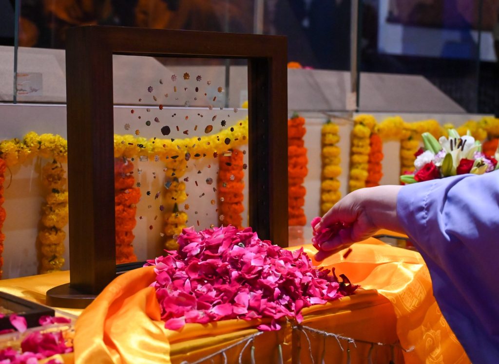 Primele pietre prețioase sacre, considerate relicve legate de Buddha, expuse publicului după peste un secol de la descoperirea lor