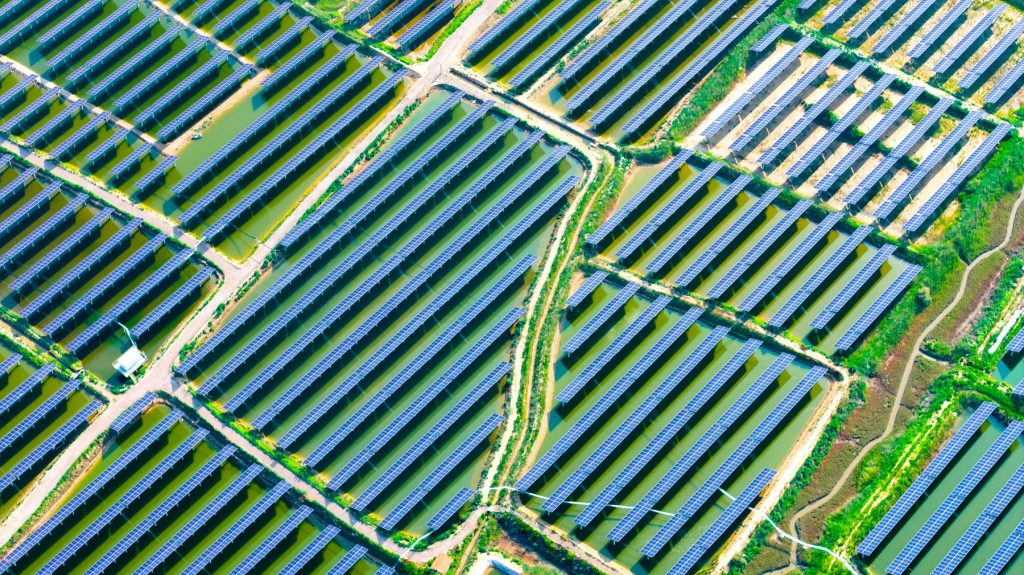 China face pași uriași în domeniul energiei, demonstrând un avans fără precedent în producția globală, pe fondul eforturilor de a-și securiza infrastructura critică și de a-și menține poziția dominantă în industriile emergente ale secolului XXI