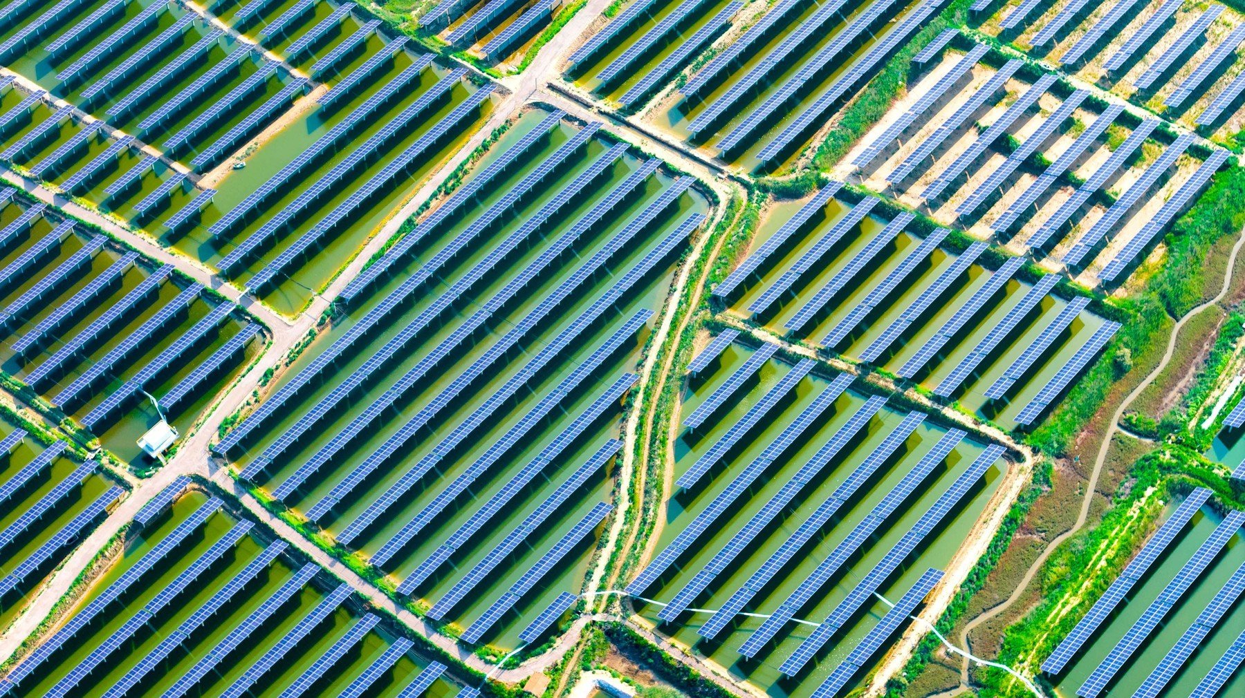 China face pași uriași în domeniul energiei, demonstrând un avans fără precedent în producția globală, pe fondul eforturilor de a-și securiza infrastructura critică și de a-și menține poziția dominantă în industriile emergente ale secolului XXI