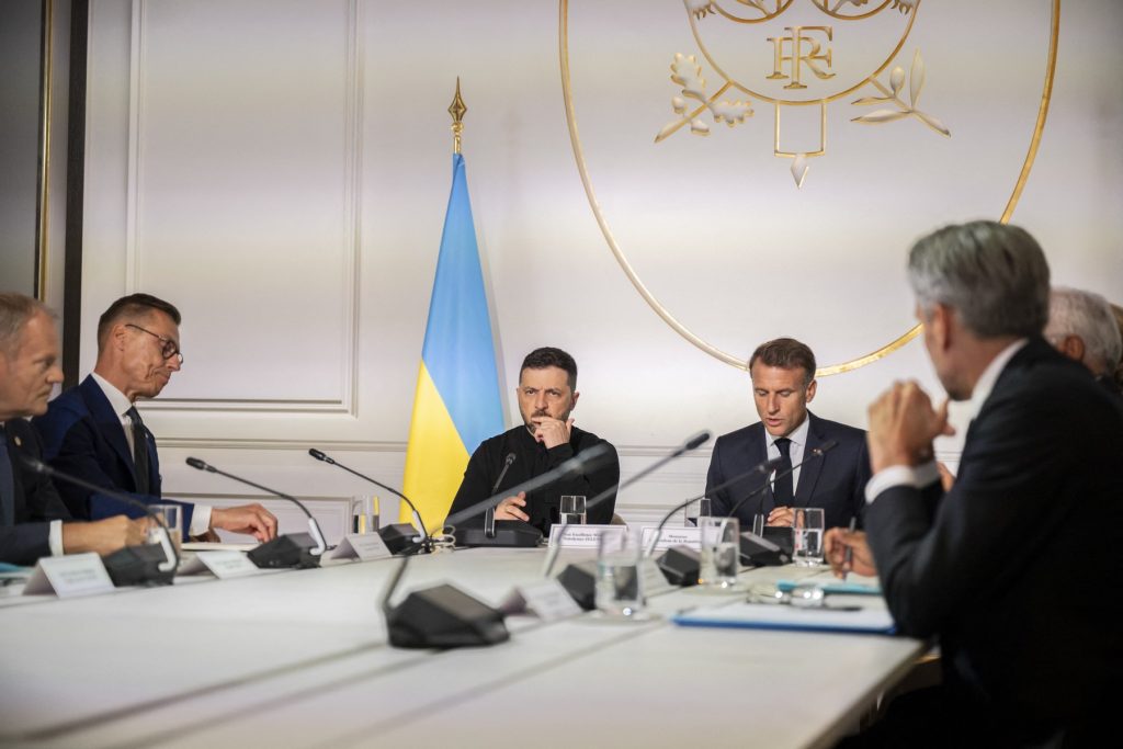 Președintele României, Nicușor Dan, a participat marți la reuniunea liderilor de stat și de guvern ai „Coaliției de Voință” de la Paris, eveniment organizat la Palatul Elysee și considerat un punct crucial în eforturile internaționale de a consolida coaliția occidentală împotriva agresiunii Rusiei în Ucraina