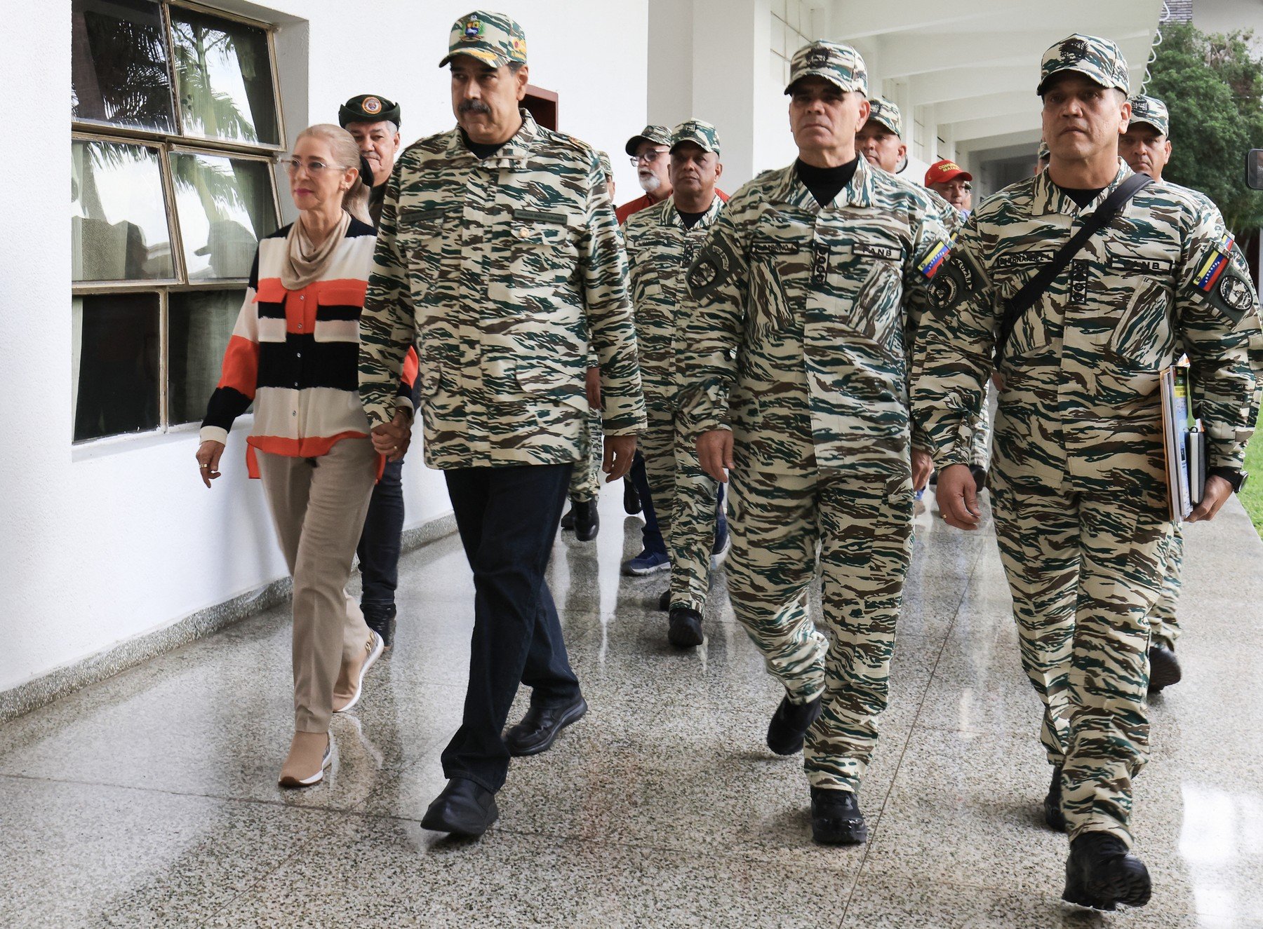 Președintele venezuelean Nicolás Maduro, capturat în timpul unui raid neașteptat al forțelor americane Un incident șocant a zguduit scena politică din Venezuela, după ce atacul din miezul nopții de vineri spre sâmbătă a dus la capturarea liderului de la Caracas, președintele Nicolás Maduro, și a soției sale, Cilia Flores
