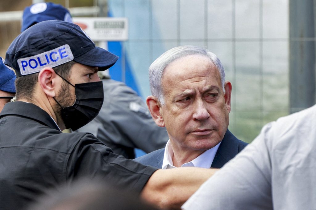 Israel își exprimă sprijinul pentru poporul iranian în contextul protestelor masive împotriva regimului de la Teheran Premierul israelian Benjamin Netanyahu a declarat duminică, într-o ședință de guvern, că Israelul este „solidar cu lupta poporului iranian, cu aspirațiile sale la libertate și la justiție”