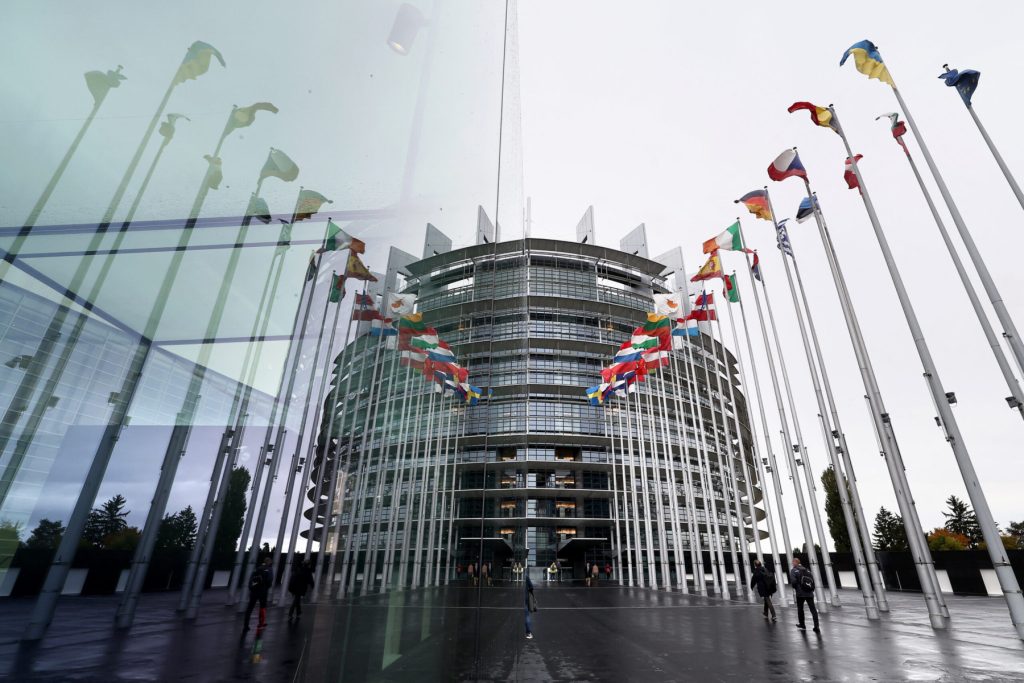 Bucureștiul și alte orașe din Europa concurează pentru a găzdui noua Agenție Vamală a UE Miercuri, în cadrul unei întâlniri importante programate la Bruxelles, reprezentanţii oraşelor candidate pentru sediul viitoarei Agenţii Vamale a Uniunii Europene (EUCA) vor avea ocazia să discute direct cu membrii Comisiei pentru Piaţa Internă (IMCO) din Parlamentul European