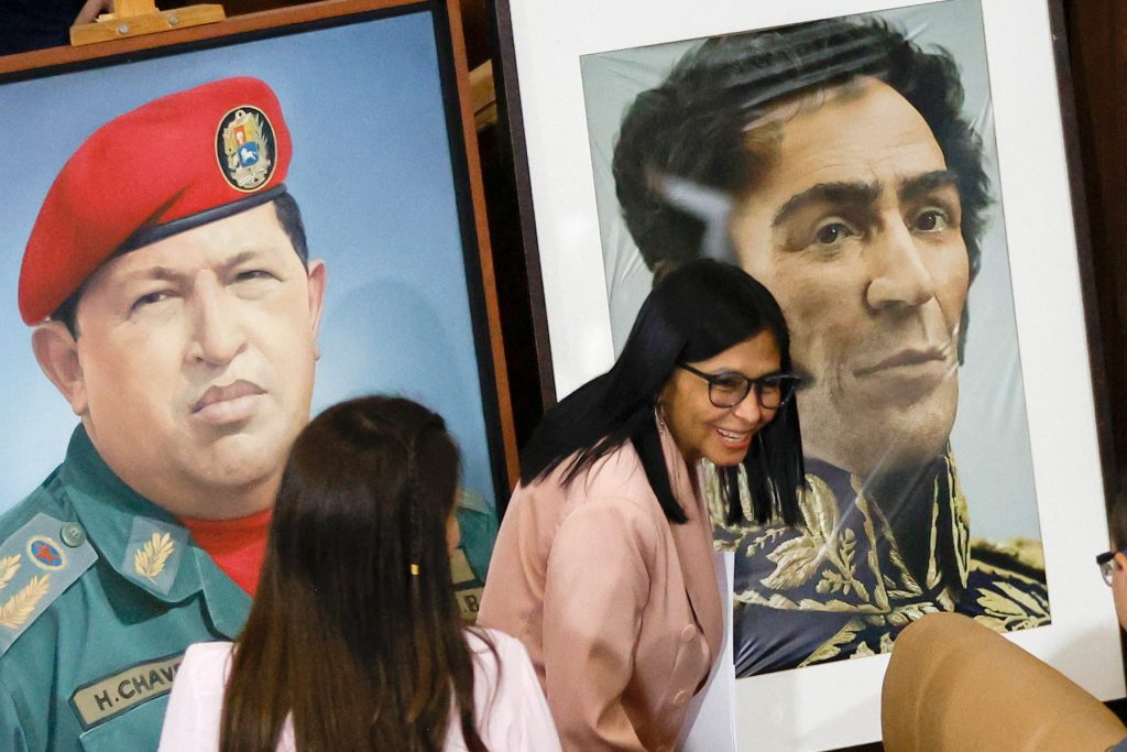 Venezuela rămâne în centrul unei crize politice și diplomatice intense, după ce vicepreședinta Delcy Rodriguez a reafirmat, sâmbătă, autoritatea președintelui Nicolás Maduro în ciuda declarațiilor recente ale președintelui american Donald Trump