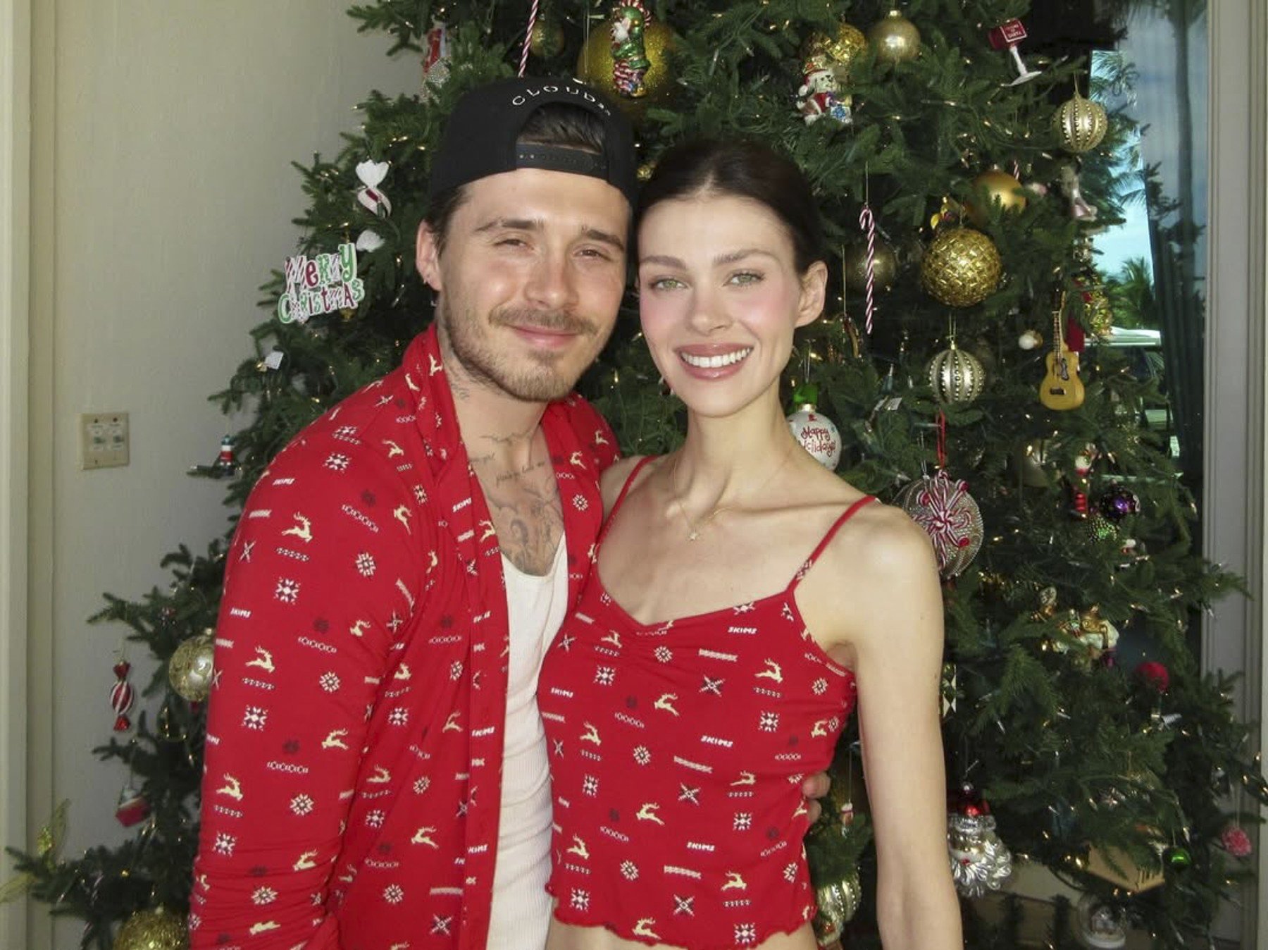 Brooklyn Peltz Beckham, fiul lui David și Victoria Beckham, acuză părinții de control excesiv Brooklyn Peltz Beckham, fiul cel mare al celebrei perechi David și Victoria Beckham, și-a exprimat public nemulțumirea față de părinți, acuzându-i de „control obsesiv” care amenință căsnicia sa cu actrița Nicola Peltz