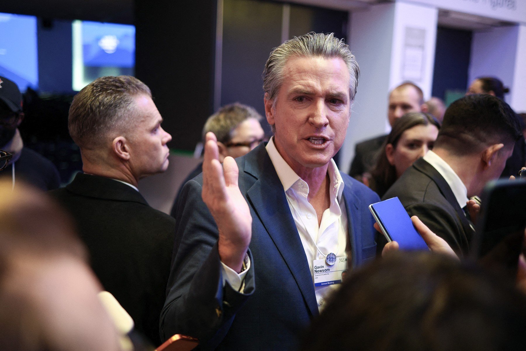 Guvernatorul Californiei acuză europenii de complicitate în eșecul de a respinge tentativile lui Donald Trump de a cumpăra Groenlanda Gavin Newsom, guvernatorul democrat al Californiei și un nume sonor în peisajul politic american, a lansat o critică dură la adresa europeanilor pentru modul în care au gestionat recent controversa privind eventualitatea ca fostul președinte Donald Trump să își manifeste interesul de a cumpăra sau de a anexa Groenlanda