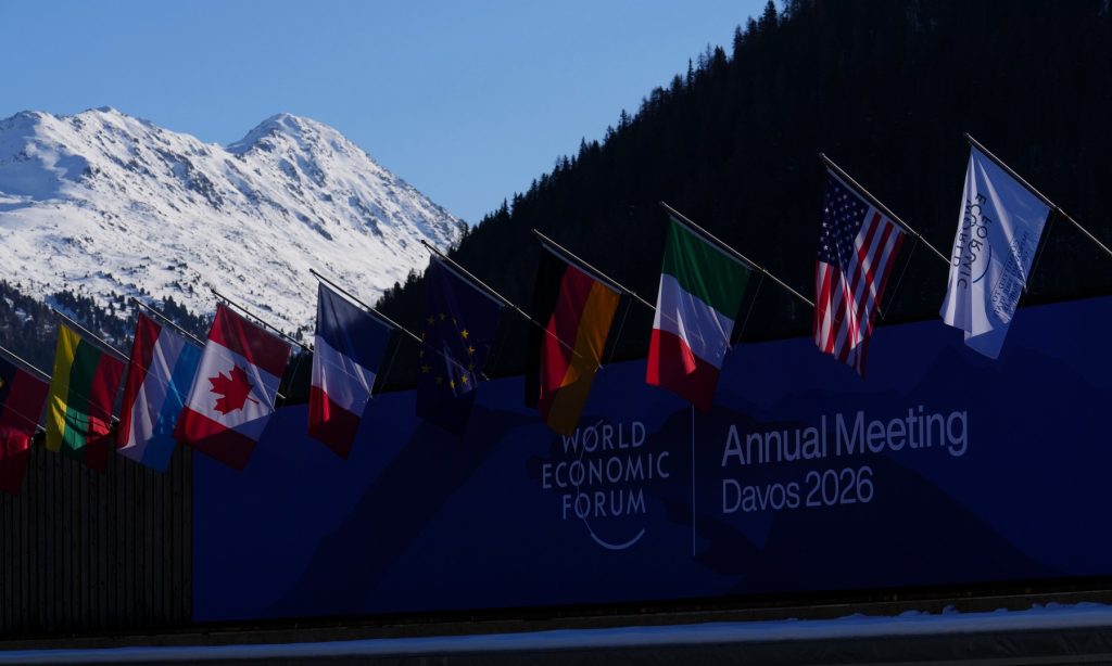 România își face simțită prezența la Davos într-un mod inedit, cu cea mai amplă delegație de până acum, în ciuda faptului că rămâne adesea pe marginea rândului în arena geopolitică globală