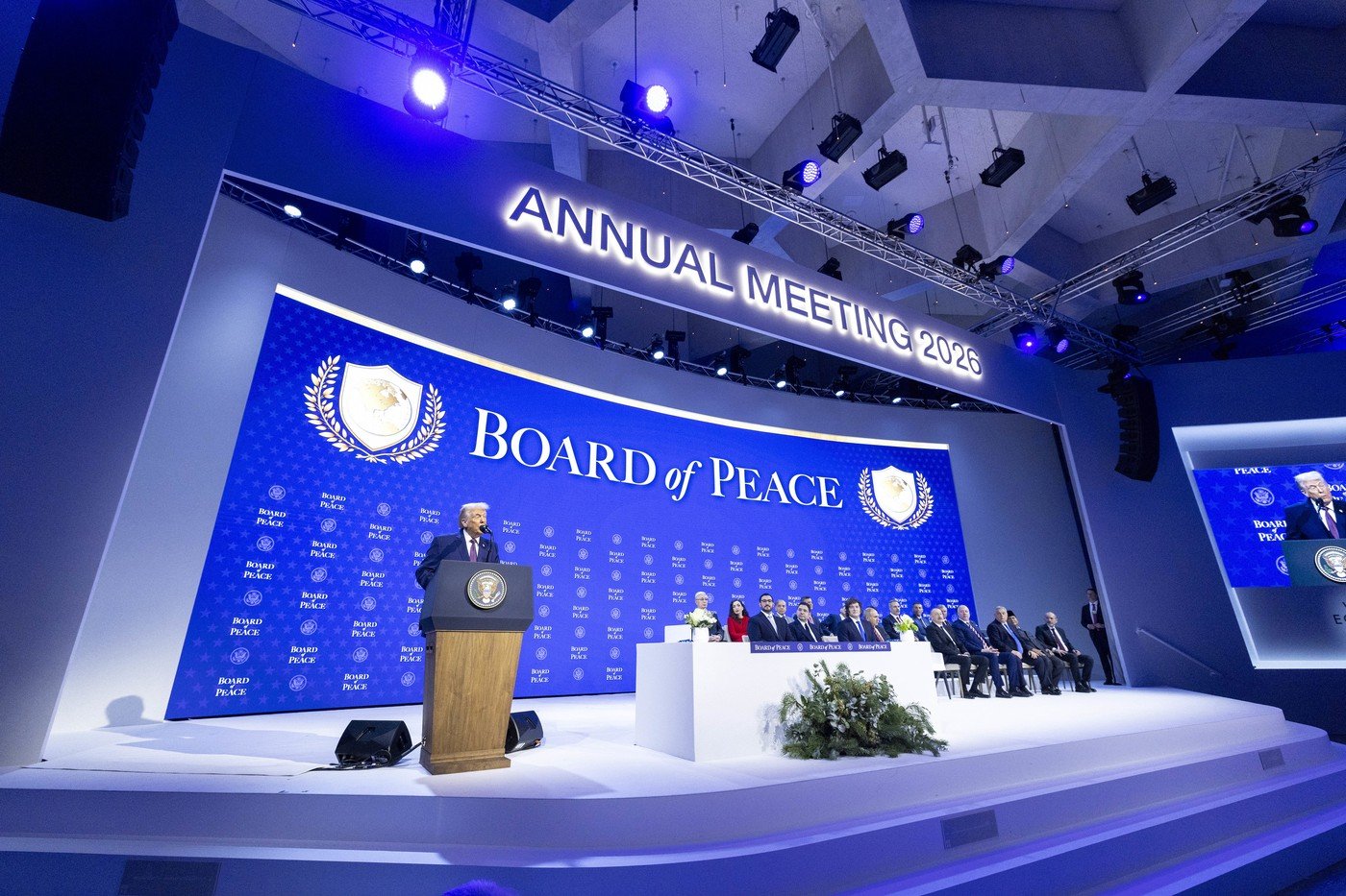 Uniunea Europeană își reafirmă reticența față de noul „Consiliu pentru Pace” lansat de Donald Trump la Davos Tensiuni între UE și SUA privind noua inițiativă de securitate globală În cursul forumului economic de la Davos, președintele american Donald Trump a anunțat oficial lansarea unui nou format de cooperare numit „Consiliul pentru Pace”, o inițiativă care a stârnit rapid scepticism în rândul statelor membre UE