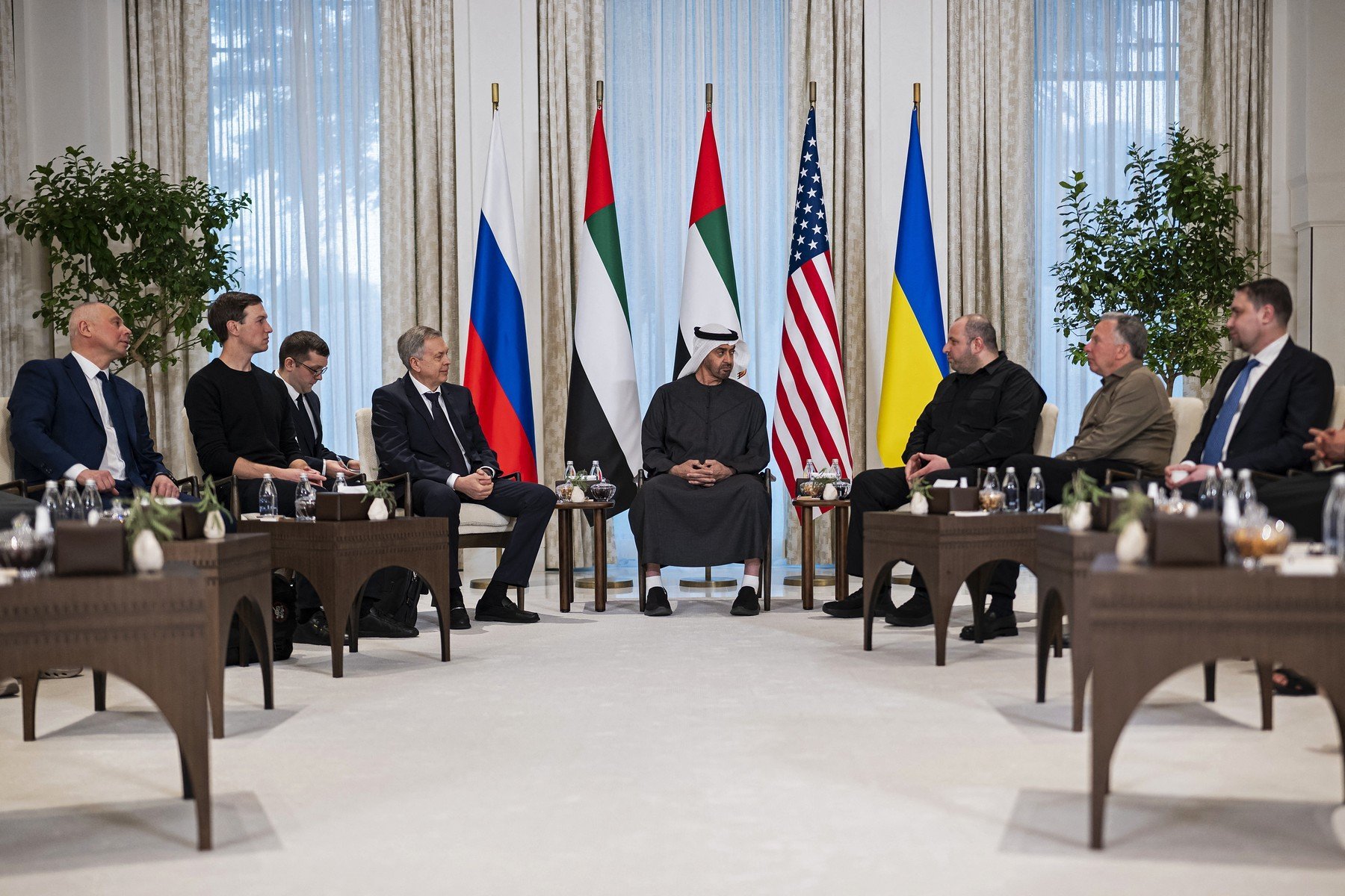 Negocierile de pace Ucraina, SUA și Rusia reiau duminică la Abu Dhabi; oficial american afirmă că rușii și ucrainenii sunt „aproape prieteni” în primele discuții