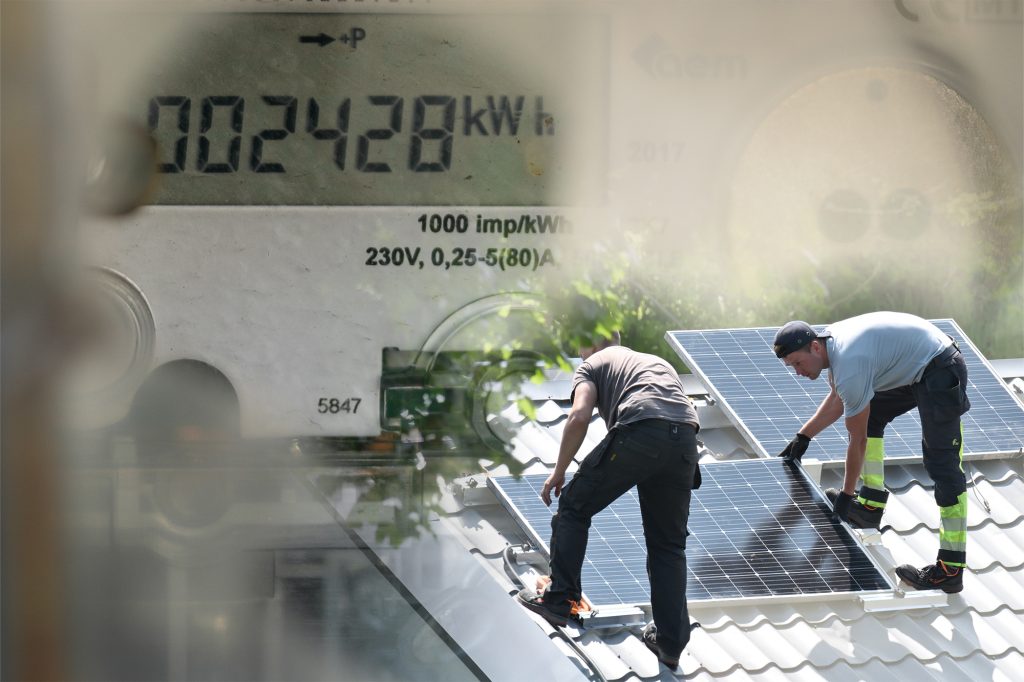 Legislația care reglementează activitatea prosumatorilor din România va suferi modificări semnificative, conform unui proiect de ordonanță de urgență inițiat de Ministerul Energiei