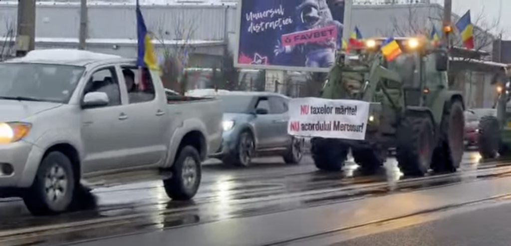 Fermierii din județul Cluj au ieșit în stradă pentru a-și exprima nemulțumirea față de acordul de liber schimb Mercosur, organizând joi, 15 ianuarie, un protest spontan pe centura orașului Apahida