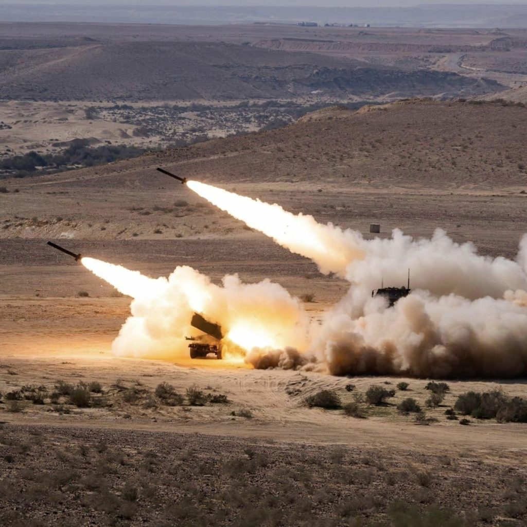 Israelul lansează atacuri asupra pozițiilor grupărilor Hezbollah și Hamas în Liban, în timp ce ordonă evacuarea a patru sate din estul și sudul țării Tensiunile din regiune escaladează alarmant, după ce armata israeliană a anunțat luni începutul unui amplu asalt asupra țintelor aparținând mișcărilor Hezbollah și Hamas în Liban