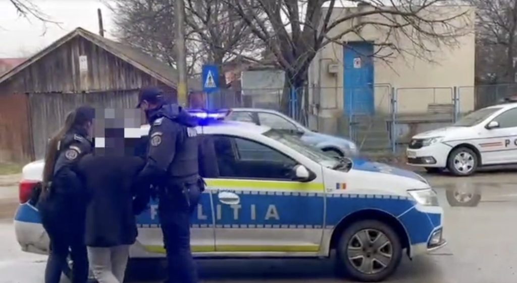 Târgu Secuiesc, scena unui incident de violență: mama unei femei, victima agresiunii fizice, agresor reținut de poliție Un incident de violență domestică a zguduit recent orașul Târgu Secuiesc, zonă cunoscută pentru traiul liniștit al comunității, dar acum zguduită de un caz ce ridică semne de întrebare despre violența în familie și modul în care autoritățile răspund acesteia