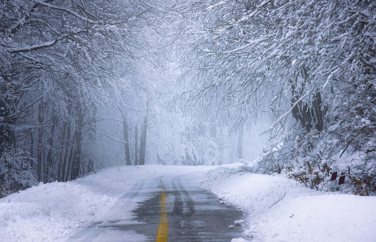 Traficul rutier în Bulgaria ingreunat din cauza condițiilor meteo severe condiții meteorologice extreme au dus, în cursul zilei de vineri, la impunerea unor restricții temporare de trafic pe mai multe porțiuni de drumuri naționale și regionale din Bulgaria