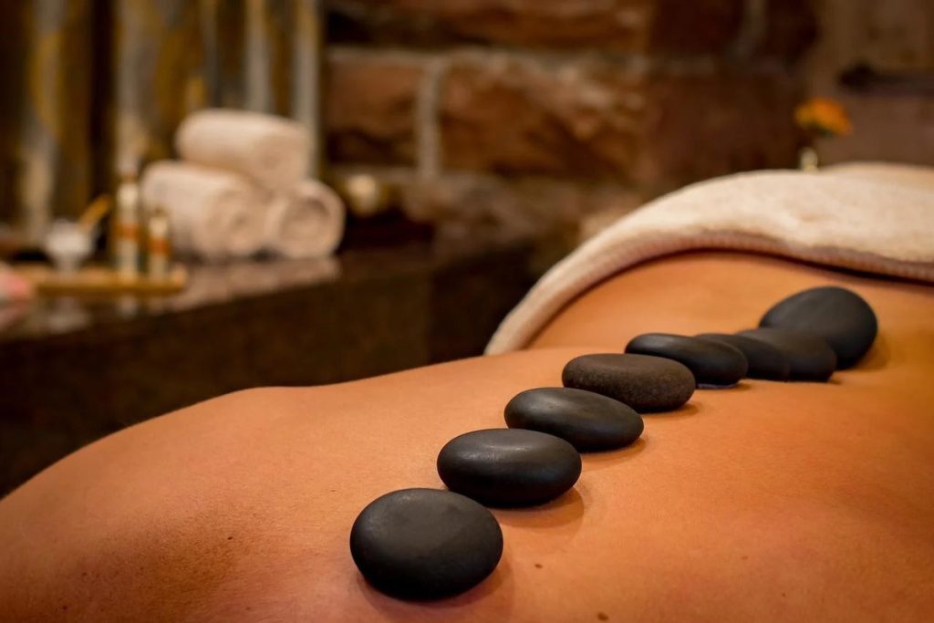 Salvarea celor doi angajați ai salonului ThaiCo Spa, diagnosticați cu lepră, aduce în sfârșit un plus de claritate în cazul unei afecțiuni rare și adesea stigmatizate