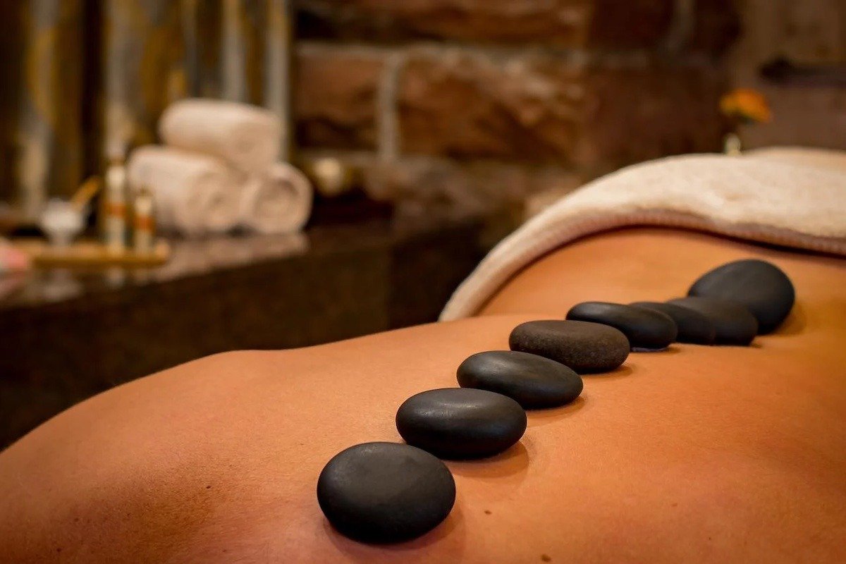 Salvarea celor doi angajați ai salonului ThaiCo Spa, diagnosticați cu lepră, aduce în sfârșit un plus de claritate în cazul unei afecțiuni rare și adesea stigmatizate