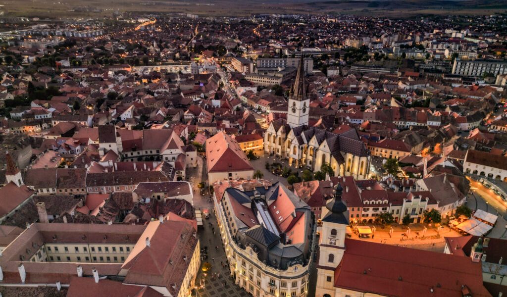 sibiu-vedere-de-sus-biserica-evanghelica-piata-mare-1024x768.jpg - JurnalUrban