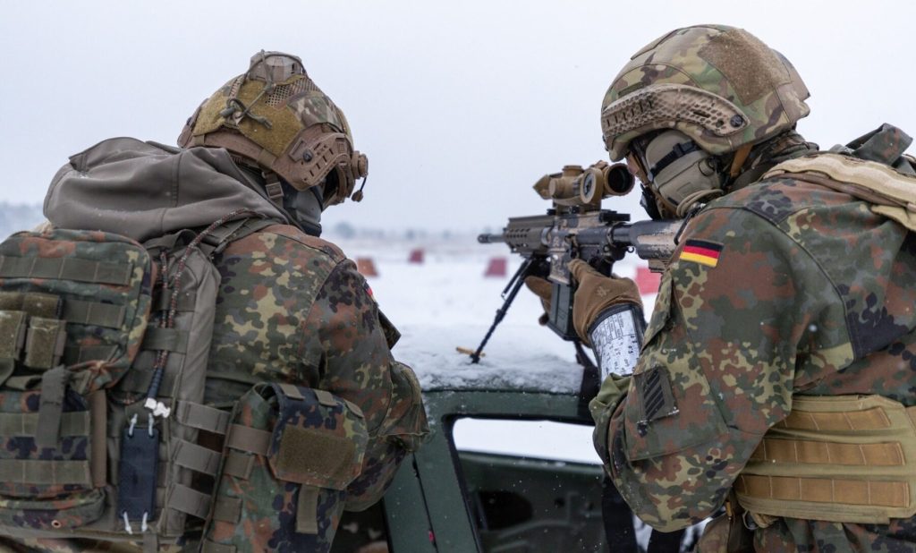 Un scandal de proporții zguduie armata germană: zeci de militari din cadrul unității speciale de parașutiști a Bundeswehr sunt suspectați de implicare în activități extreme, hărțuire sexuală, acte de violență și consum de droguri