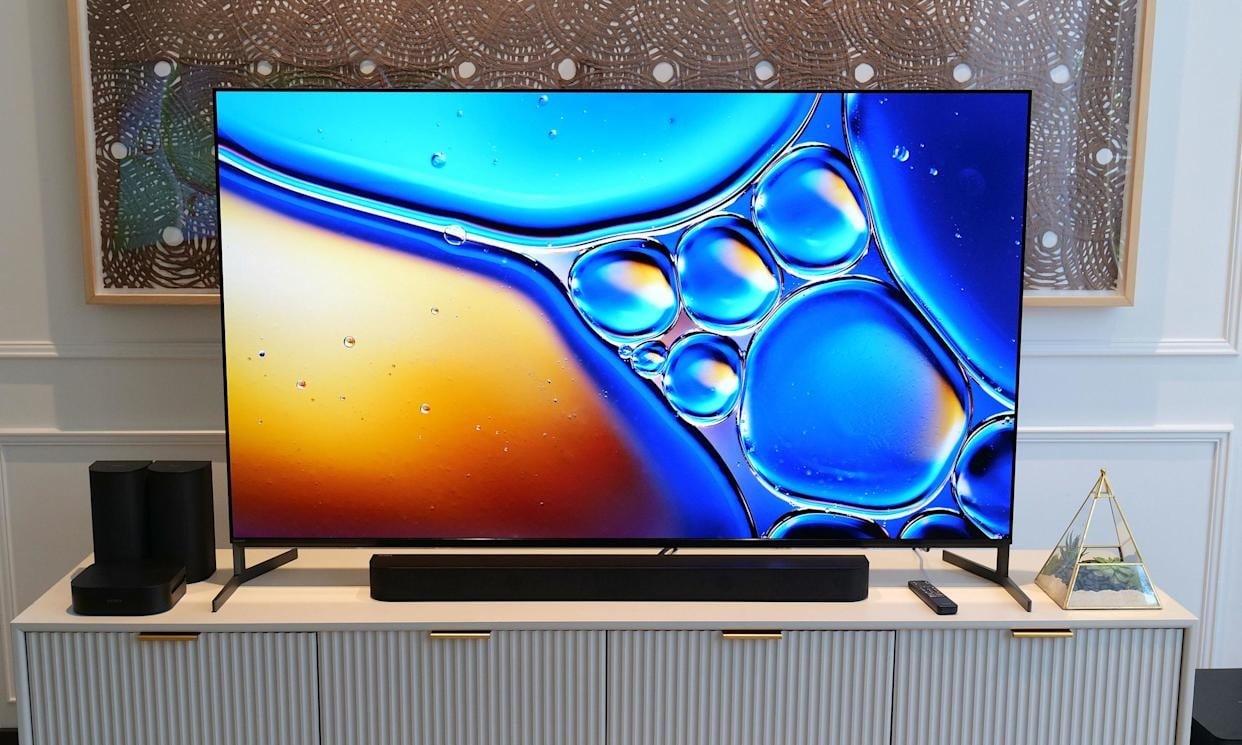 Sony renunță la controlul asupra diviziei sale de televizoare Bravia, un anunț care marchează un moment major în peisajul industriei electronice de consum și evidențiază dificulțățile cu care se confruntă brandurile tradiționale în fața unei piețe tot mai dominată de jucători asiatici