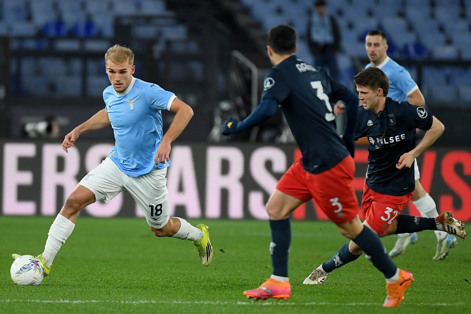 Lazio își revine cu o victorie dramatică împotriva Genoa Lazio a reușit să pună capăt unei serii de rezultate dezamăgitoare, impunându-se cu 3-2 împotriva celor de la Genoa, într-un meci captivant disputat pe Stadio Olimpico