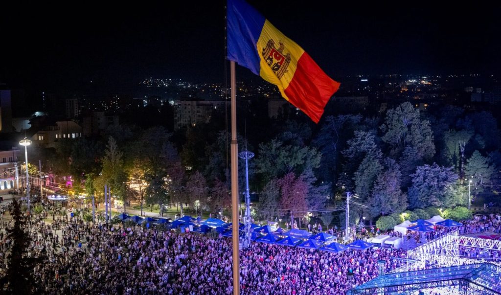 Unirea celor două state românesc și moldovenesc, un deziderat vechi și profund înrădăcinat în conștiința națională, este percepută de mulți români ca o evoluție firească, un pas natural în consolidarea identității și unității regionale
