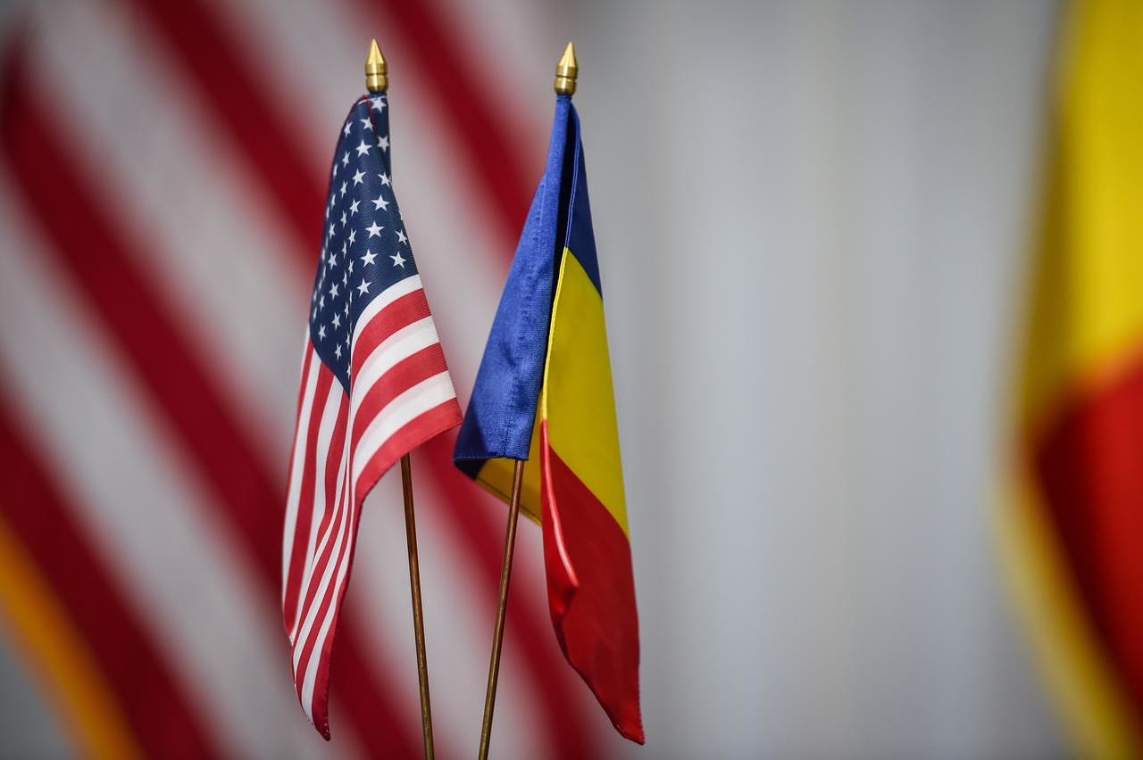România și Statele Unite consolidează colaborarea în domeniul securității regionale Marți, la sediul Ministerului Apărării Naționale (MApN), a avut loc o întâlnire crucială între ministrul Apărării, Radu Miruță, și o delegație a Congresului Statelor Unite ale Americii