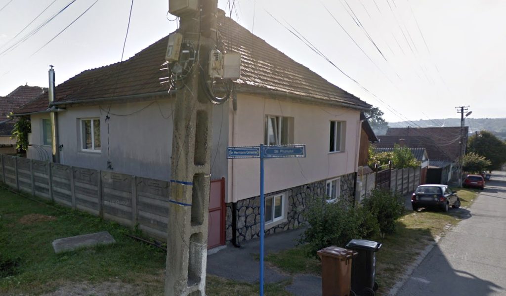 SOS Satele Copiilor solicită schimbarea denumirii străzii Hermann Gmeiner din Cisnădie, după scandalul condamnarilor fondatorului Tensiuni și controverse în comunitatea din Cisnădie, după ce organizația SOS Satele Copiilor a cerut oficial autorităților locale schimbarea denumirii străzii pe care funcționează centrul său de sprijin pentru copii