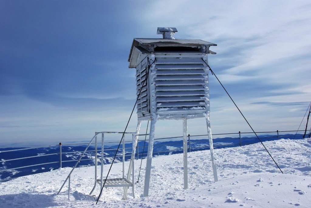 După aproape două decenii de măsurători și analize, Administrația Națională de Meteorologie (ANM) relevă, într-o analiză aprofundată, evoluția stratului de zăpadă și temperaturile înregistrate în luna ianuarie, pentru perioada 2010-2026