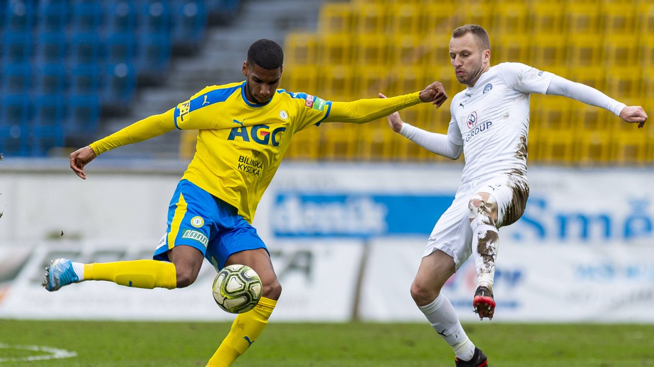 Metaloglobus surprinde cu un atacant francez de 1,93 m înainte de CFR Cluj!