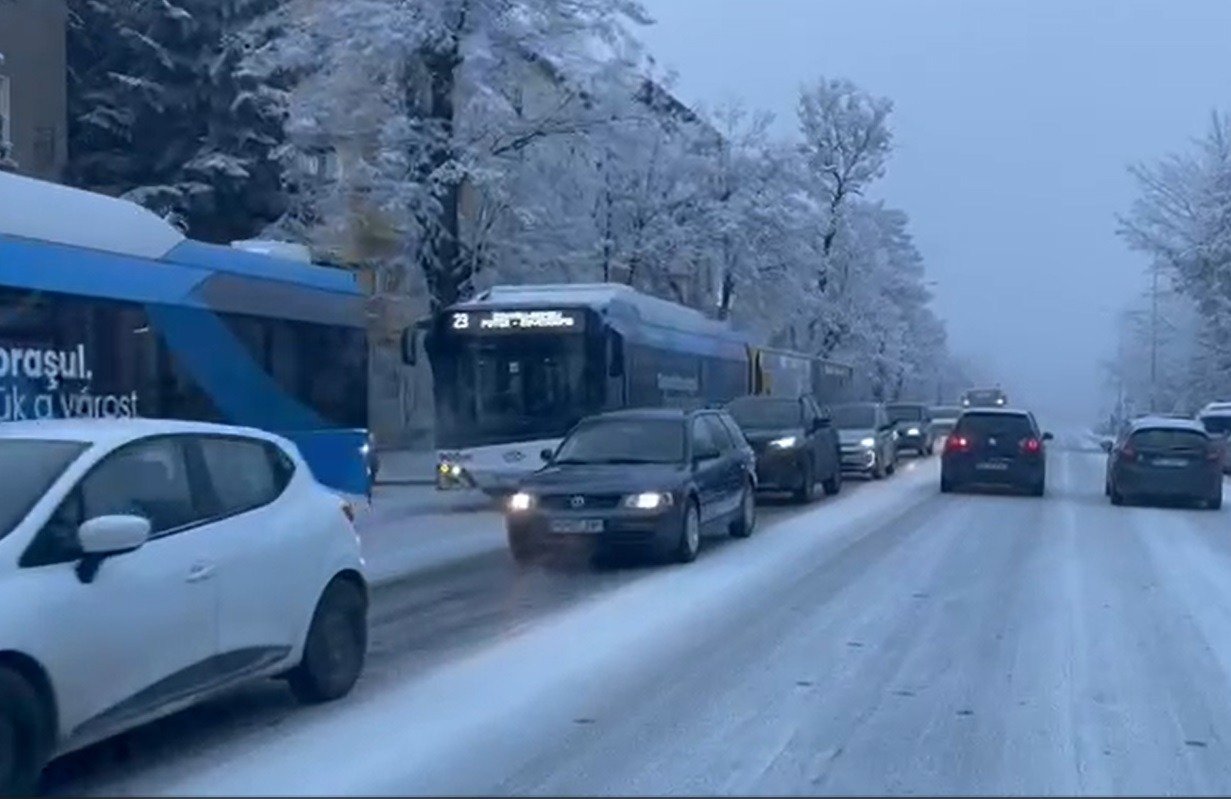 Vremea rece se instalează în București: temperaturi extreme și precipitații pe final de weekend După o perioadă relativ blândă, Capitala intră într-un vânt rece și umed, conform prognozei valabile până marți dimineața