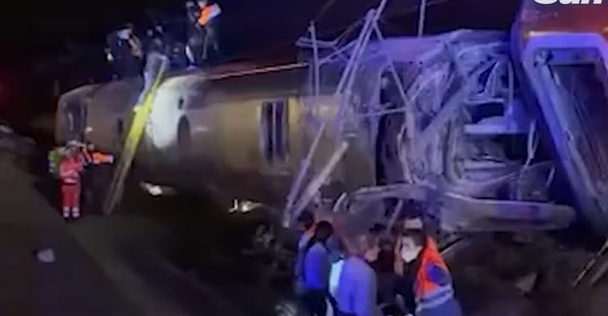 Tragedie pe linia ferată din Spania: cel puțin 40 de morți în urma deraierii unui tren de mare viteză Un dezastru feroviar grav s-a petrecut duminică în nordul Spaniei, în regiunea Galicia, când un tren de mare viteză a deraiat, provocând moartea a cel puțin 40 de persoane și rănirea altor zeci