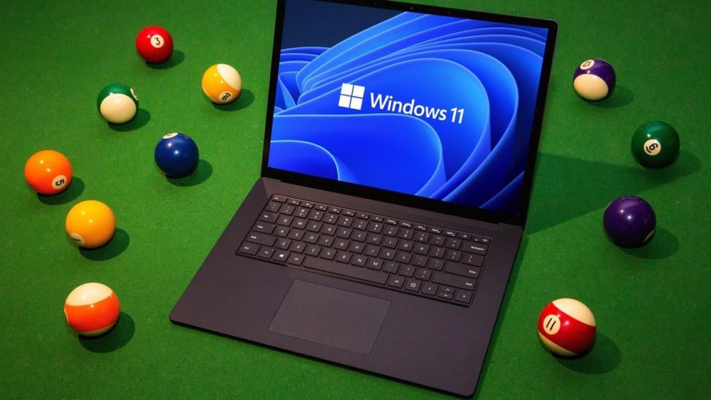 De câte ori nu ai pornit laptopul și ai observat, adesea cu frustrate, că procesul de încărcare se transformă într-o adevărată provocare de răbdare? Iconițe care apar secvențial, notificări multiple aglomerând ecranul și ventilatorul care zburdă ca și cum s-ar pregăti pentru un zbor de mare altitudine