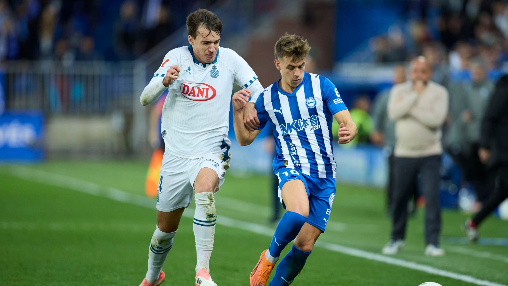 RCD Espanyol înfruntă Deportivo Alavés în deschiderea etapei 23 a LaLiga RCD Espanyol revine pe terenul de fotbal vineri seară, în fața propriilor fani, într-un meci crucial împotriva Deportivo Alavés, în cadrul etapei cu numărul 23 din LaLiga