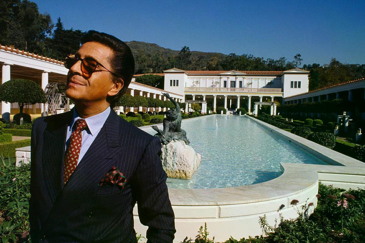 Valentino, simbol al eleganței și al rafinamentului în lumea modei, a lăsat în urmă o minunată moștenire de bijuterii arhitecturale care continuă să fascineze și după plecarea sa
