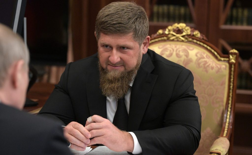 Liderul Ceceniei, Ramzan Kadîrov, ar suferi de insuficiență renală, fiind supus dializei, conform informațiilor transmise de surse din cadrul Serviciului de Informații Militare al Ucrainei (GUR)