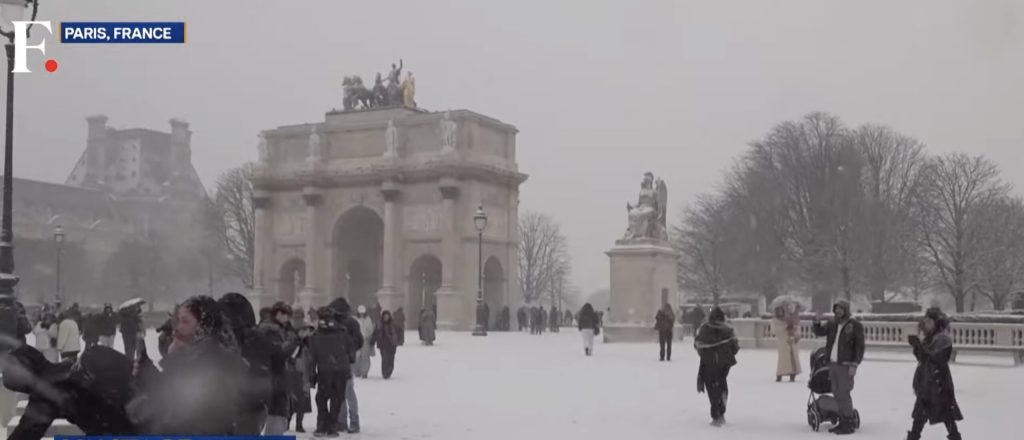 Avertizare meteo în Franța: ninsori abundente și polei impactează regiunile centrale și nordice la început de săptămână Autoritățile franceze au lansat, în urmă cu câteva ore, un puternic mesaj de avertizare pentru locuitorii și vizitatorii din anumite regiuni ale țării
