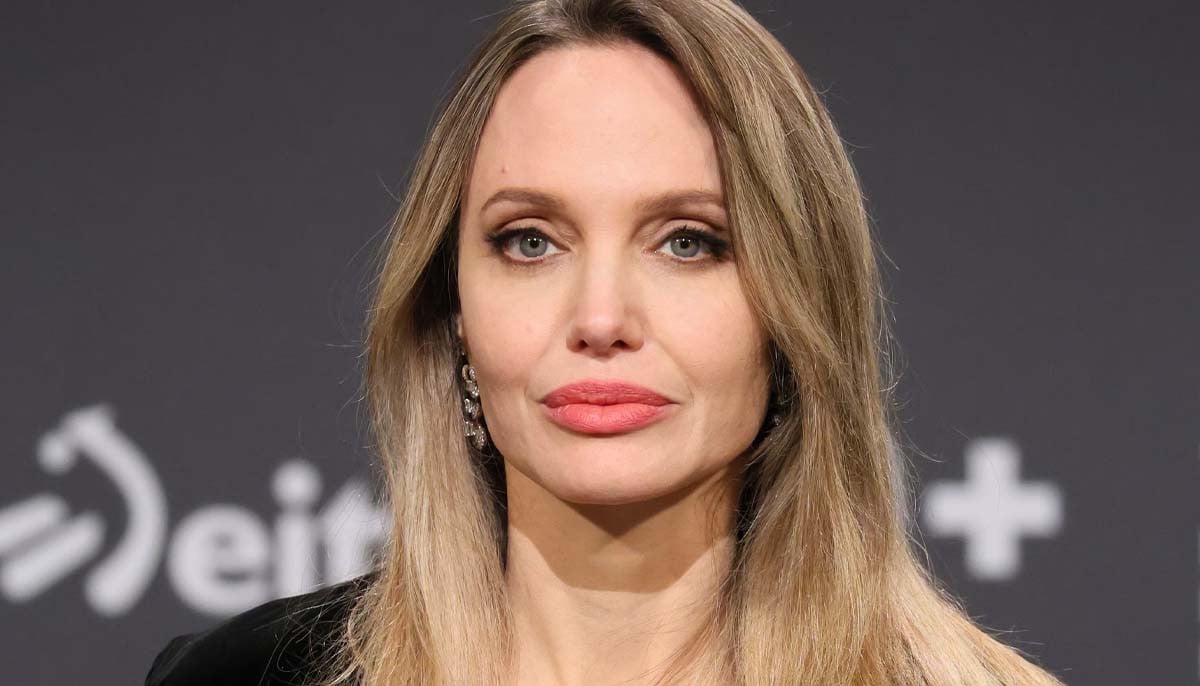 Angelina Jolie, îngrijorări legate de sănătate în mijlocul conflictului cu Brad Pitt Angelina Jolie se confruntă cu o presiune intensă, pe fondul unui război juridic prelungit cu fostul soț, Brad Pitt, care îi afectează sănătatea